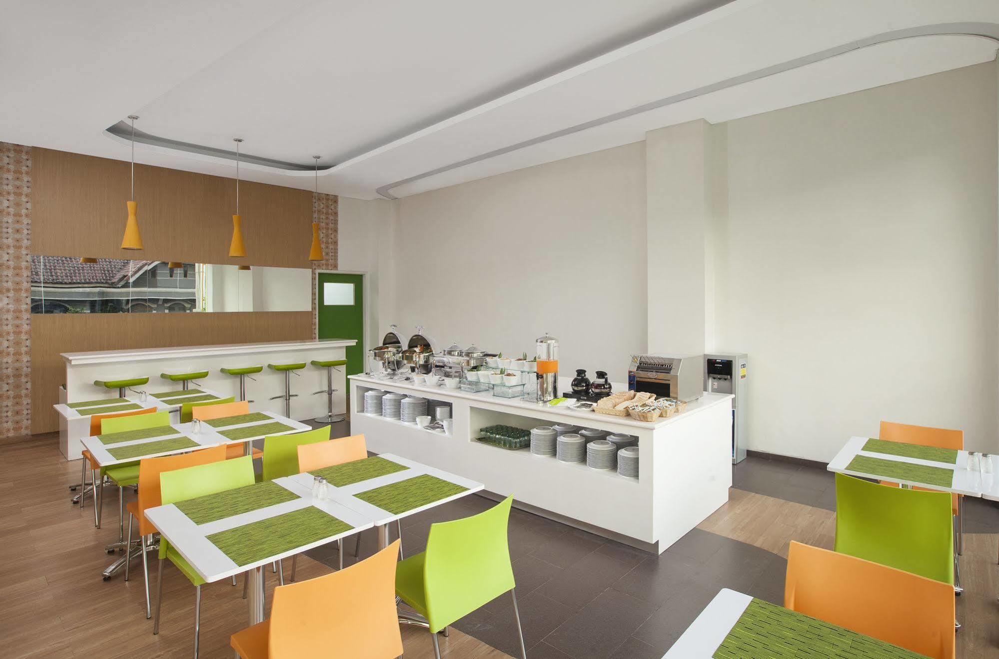 Zest Yogyakarta By Swiss-Belhotel International Esterno foto