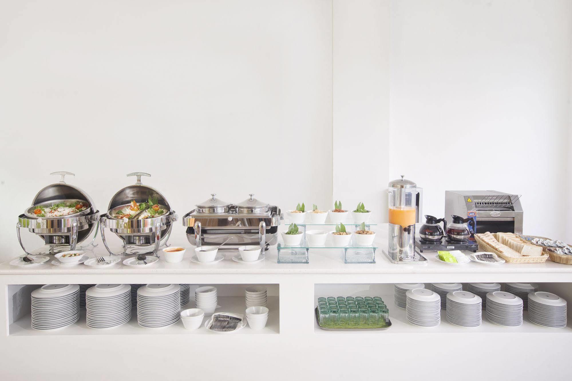 Zest Yogyakarta By Swiss-Belhotel International Esterno foto