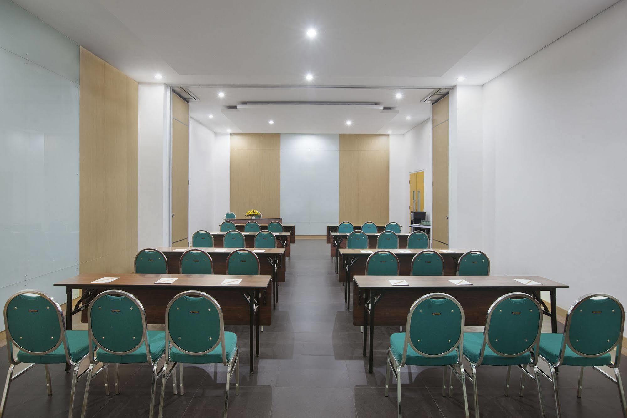 Zest Yogyakarta By Swiss-Belhotel International Esterno foto