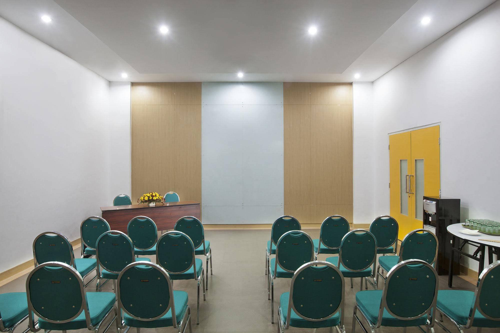 Zest Yogyakarta By Swiss-Belhotel International Esterno foto